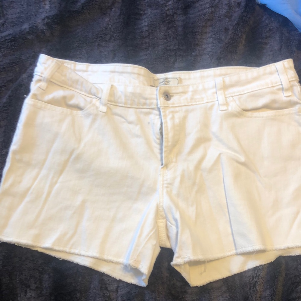 Levi’s white short size 16